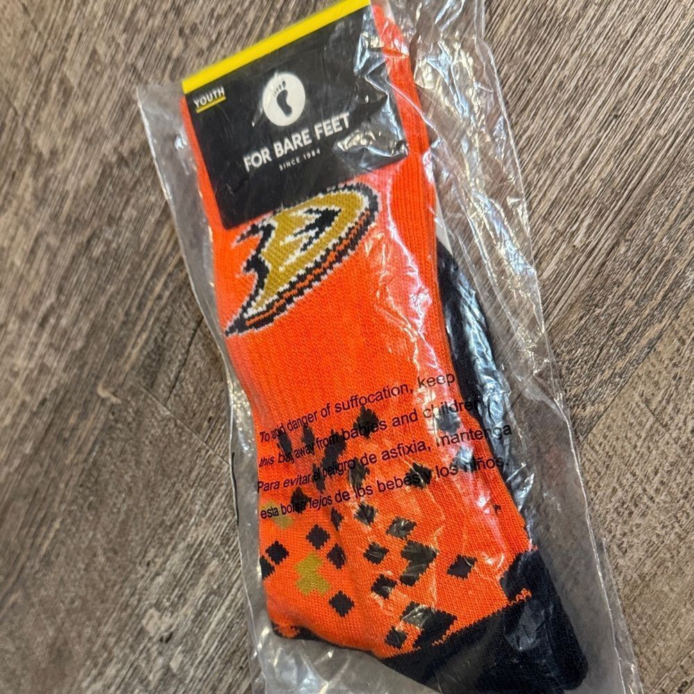 NWT‎ Anaheim, ducks youth socks